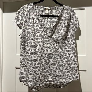 🦋2/$15🦋 H&M Geometric Patterned Top
